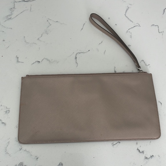 Salvatore Ferragamo beautiful pouch - Picture 6 of 9